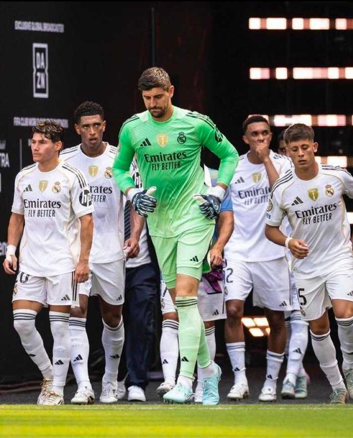 皇马主场2-0胜莱万特却遭全场嘘声，将帅高层震惊失望